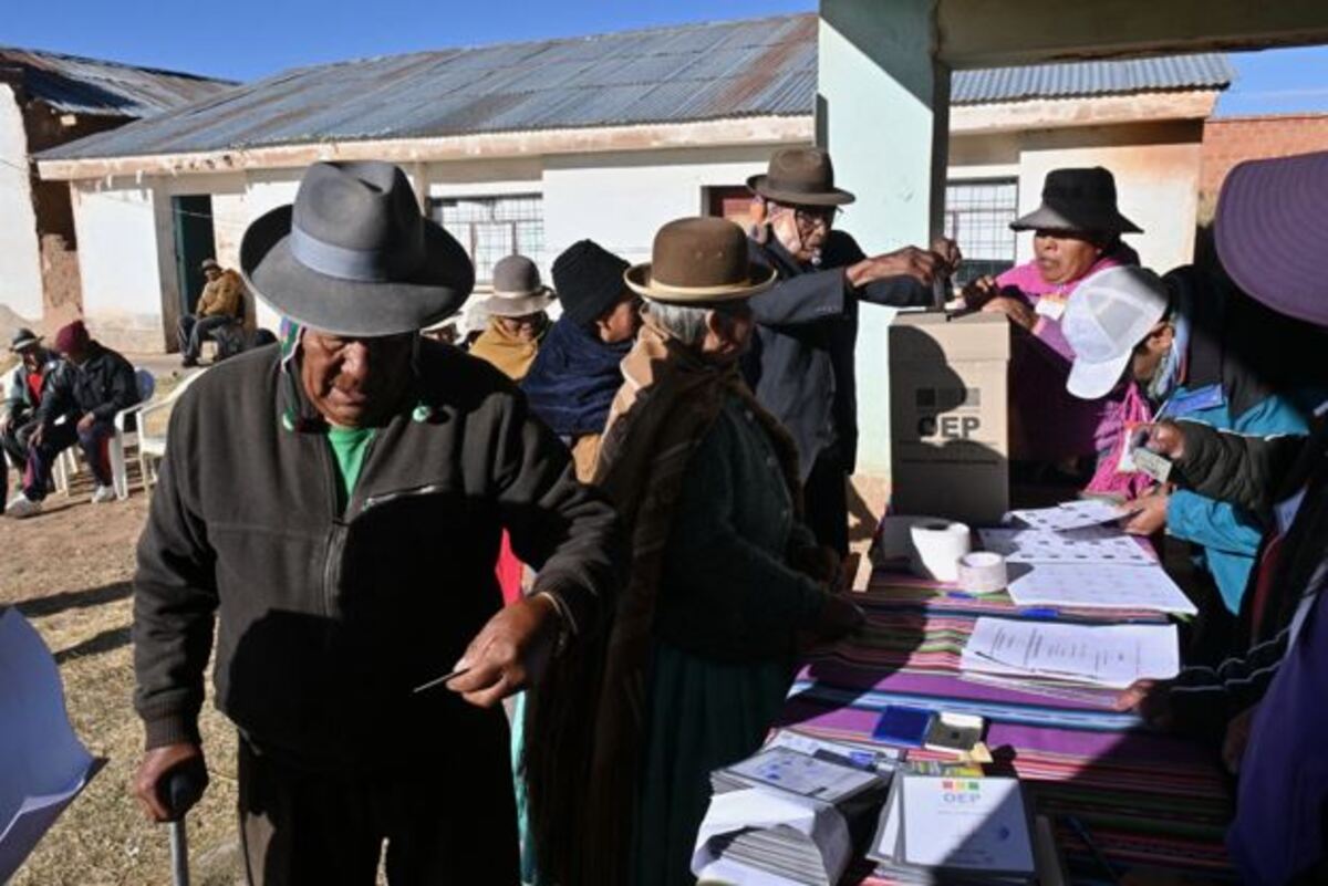 Bolivianos vão às urnas neste domingo (17/8)