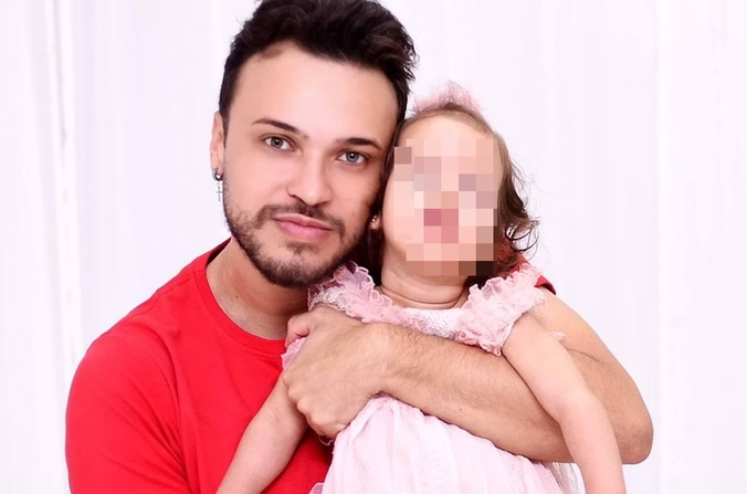 Durante o período de investigações, o pai está proibido de manter contato com a menina