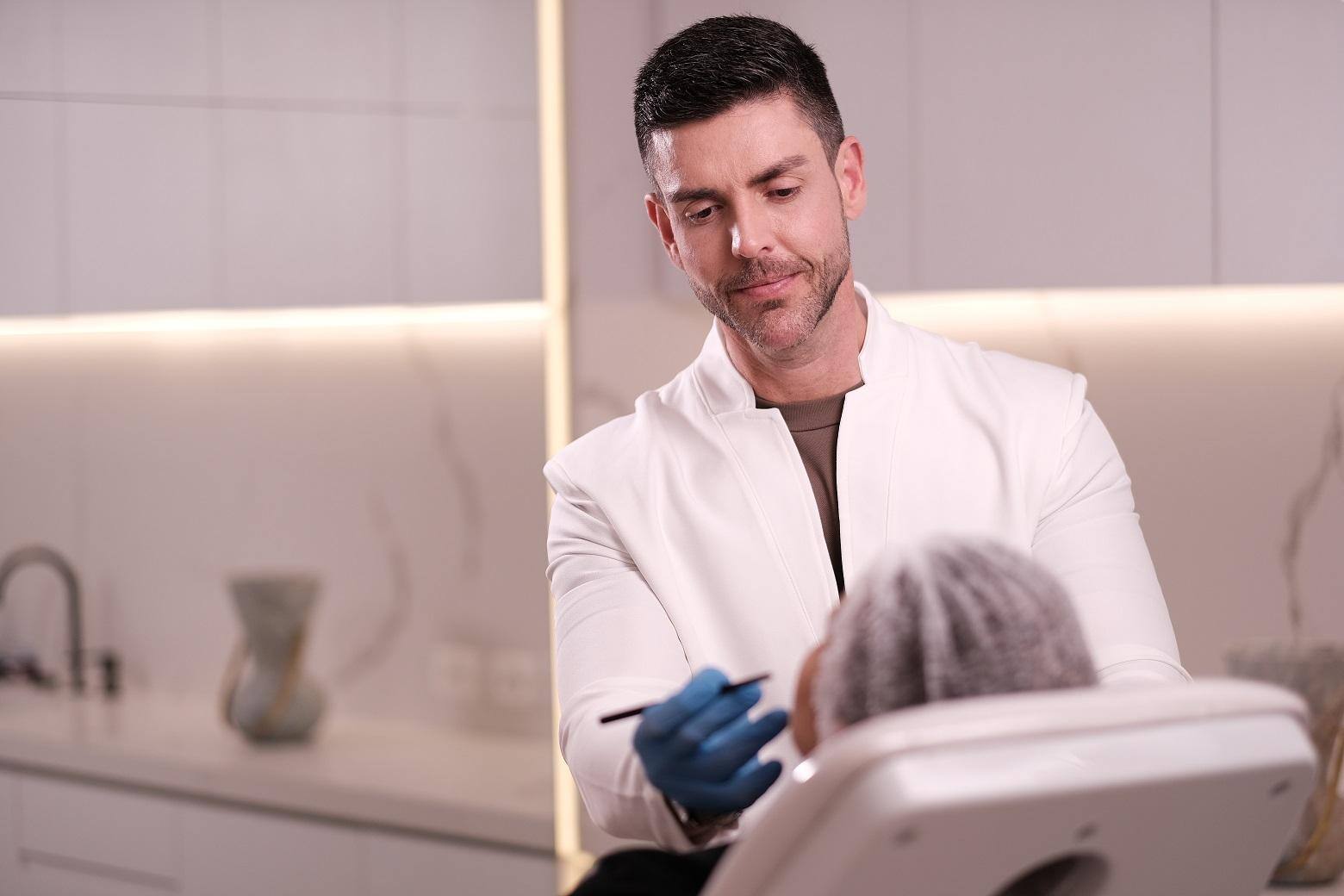 O dermatologista Lucas Miranda