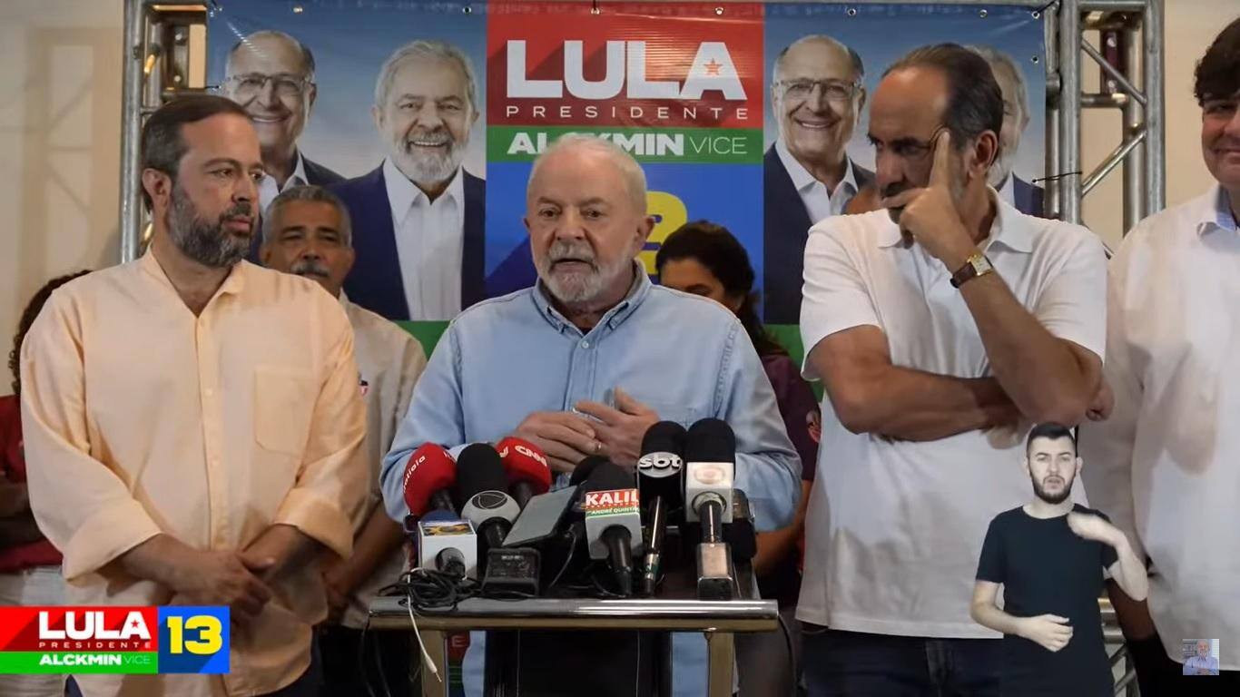 Ex-presidente Lula (PT) participa de entrevista coletiva ao lado dos candidatos ao governo de Minas Gerais e Senado, Alexandre Kalil (PSD) e Alexandre Silveira (PSD-MG), respectivamente