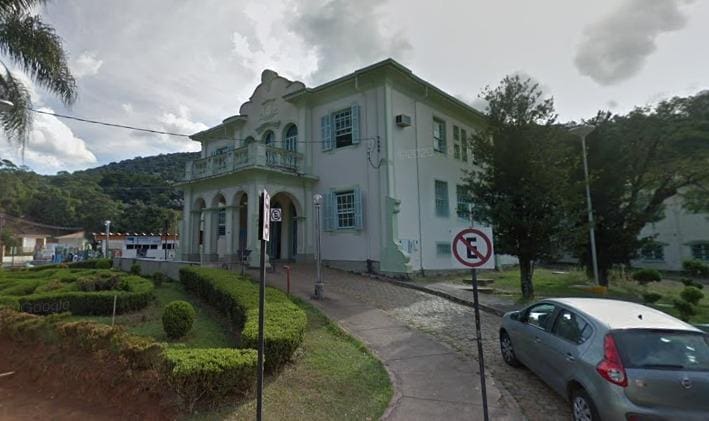 Cenário de guerra: hospital atende feridos de ônibus que caiu de ponte na BR-381