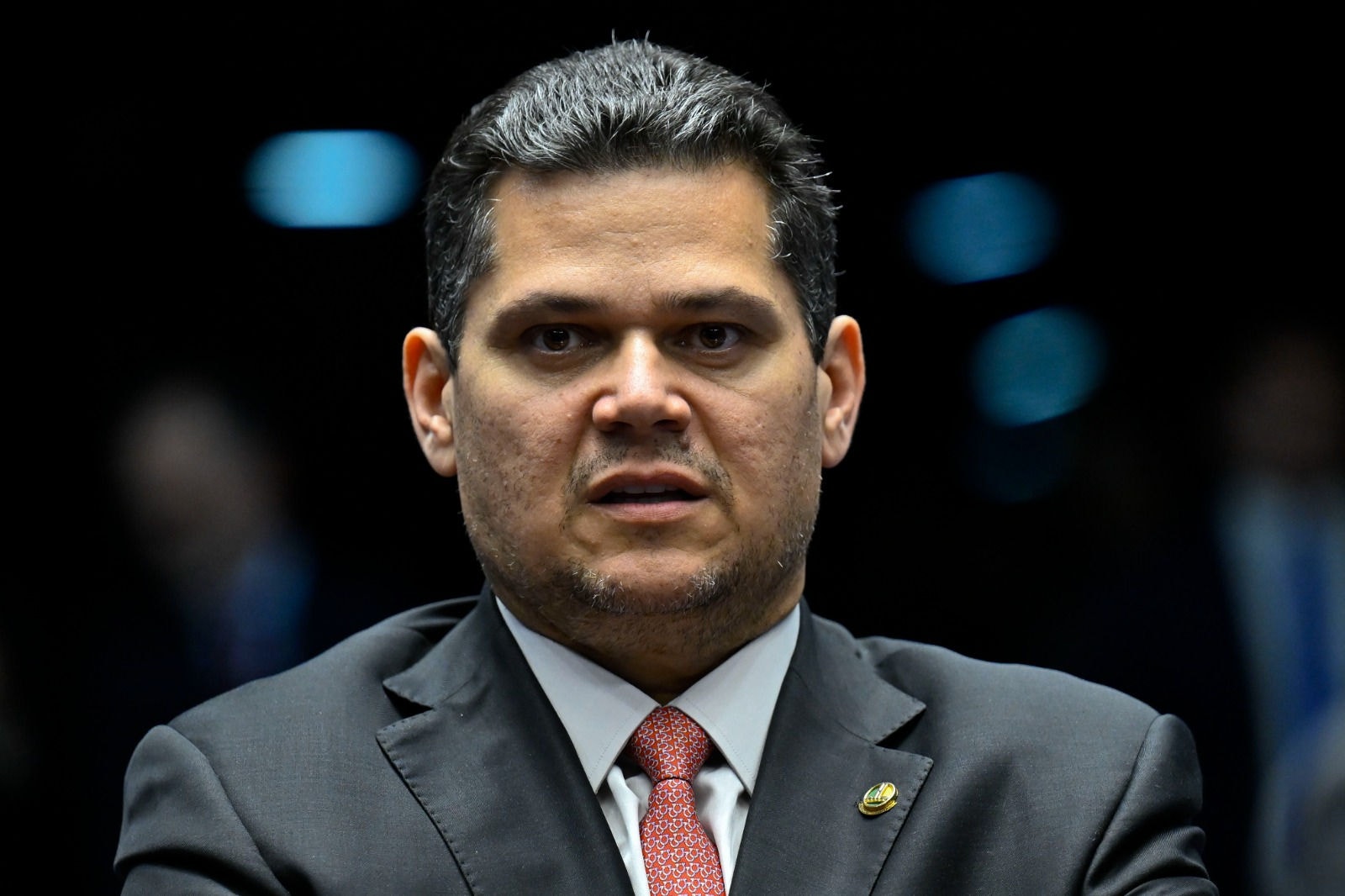 O presidente do Congresso Nacional, Davi Alcolumbre, promulgou nesta quinta-feira (26) a suspensão dos decretos sobre o IOF