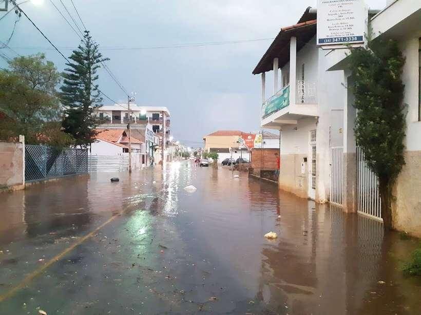 Alguns pontos da cidade ficaram alagados