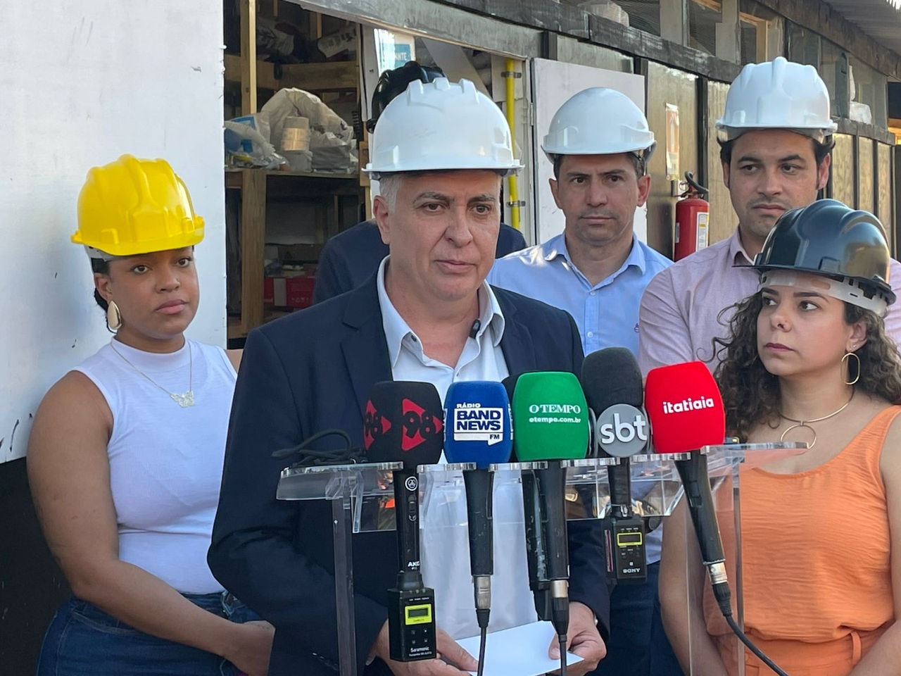 Prefeito Álvaro Damião concedeu coletiva durante visita às obras de construção da Casa da Mulher Brasileira 