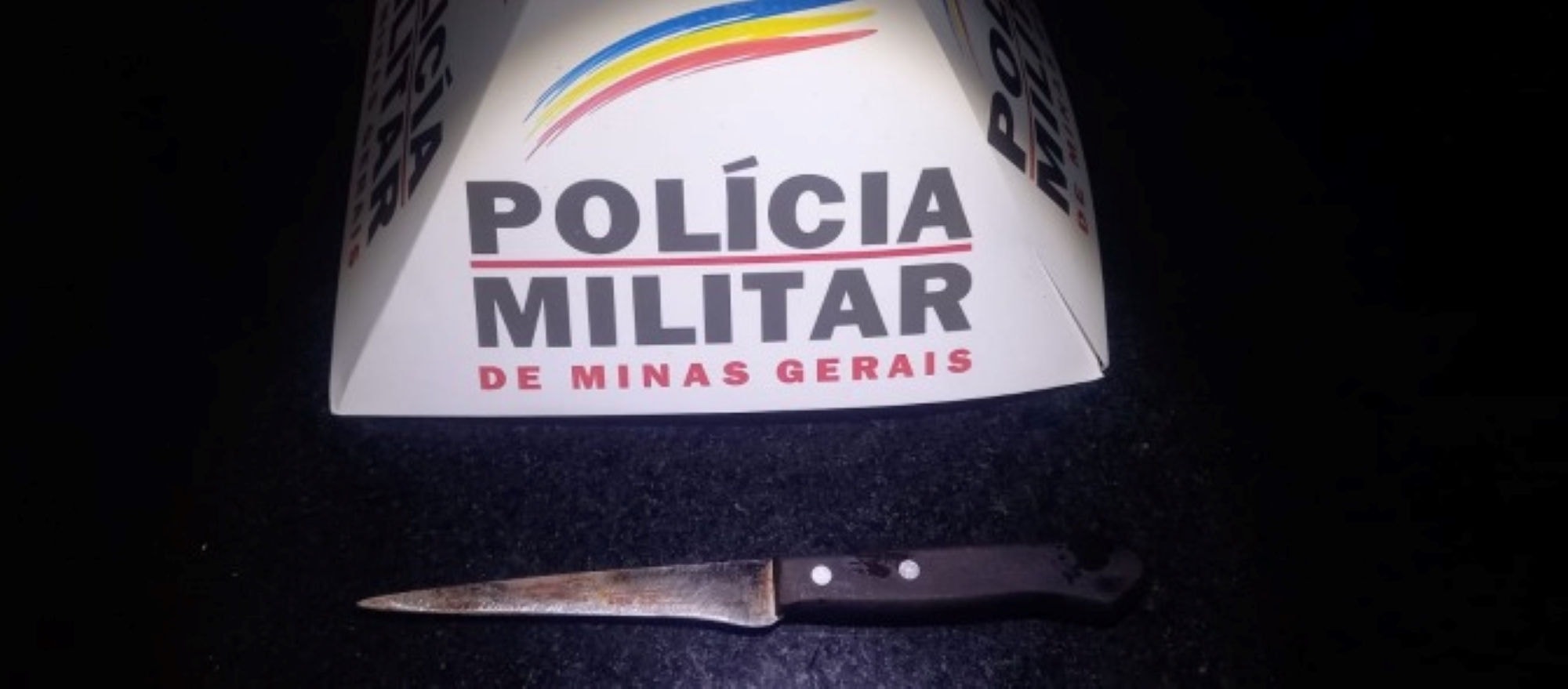 Dívida de R$ 10: faca utilizada no crime foi apreendida pela Polícia Militar 
