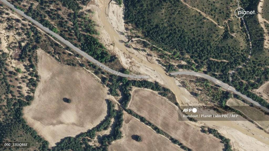 Ponte destruída em Aldea del Fresno, após fortes chuvas e inundações em 5 de setembro, na Espanha