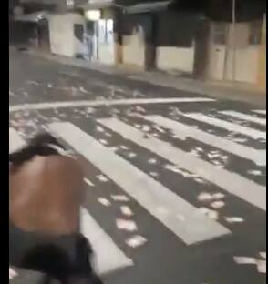 Polícia prende pessoas que recolheram dinheiro espalhado na rua após assalto em Criciúma