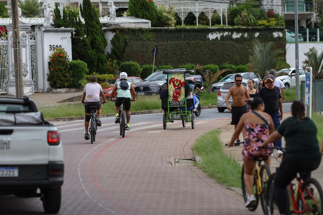 Nesta quinta (1º), dia do Trabalhador, reportagem flagrou diversas situações perigosas na orla da lagoa