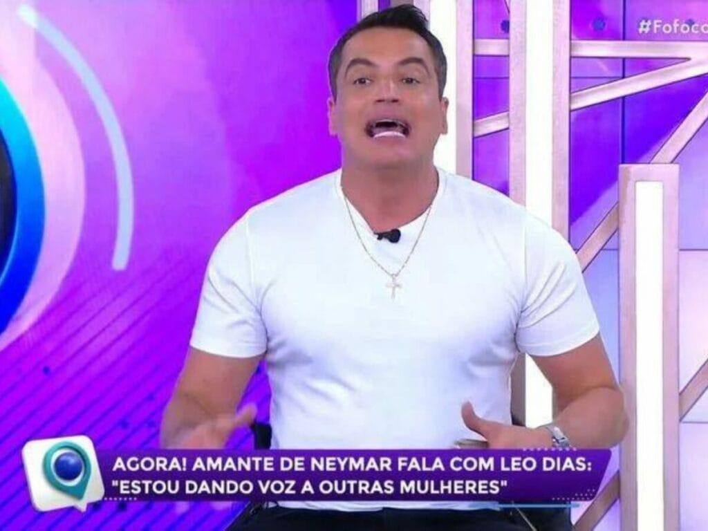 Léo Dias chora ao vivo