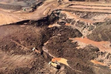 Rompimento da barragem do Fundão, em Mariana, deixou 19 mortos em 2015