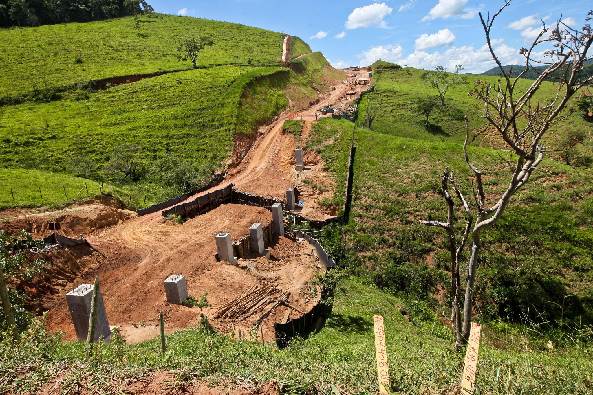 Economia - Especial - Minas Gerais
Mineroduto Minas Rio o maior do mundo aproximadamente 525km ligando Conceicao do Mato Dentro em Minas Gerais com o porto em Acu distrito de Sao Joao da Barra no Rio de Janeiro 
Empresas responsaveis pela Obra MMX Anglo American Camargo Correa

FOTOS: MARIELA GUIMARAES / O TEMPO 16012014