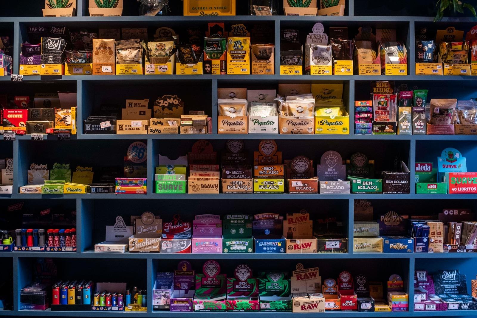 Headshops vendem uma variedade de sedas para enrolar cigarros