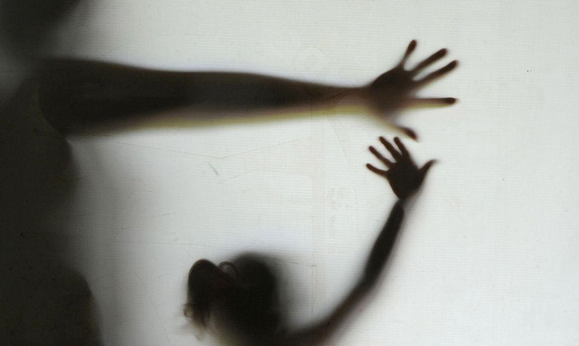 Denúncias de crimes sexuais contra menores são graves e pouco se faz para combatê-los