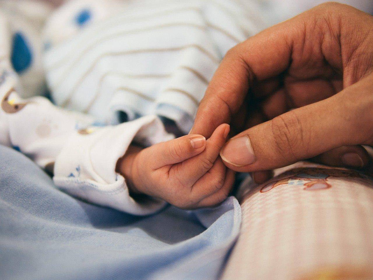 Mulher dá a luz nove bebês