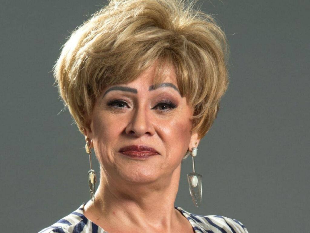 Nany People se ajoelha diante de Lília Cabral e declara: “Abraçou a causa LGBT antes de ser moda”