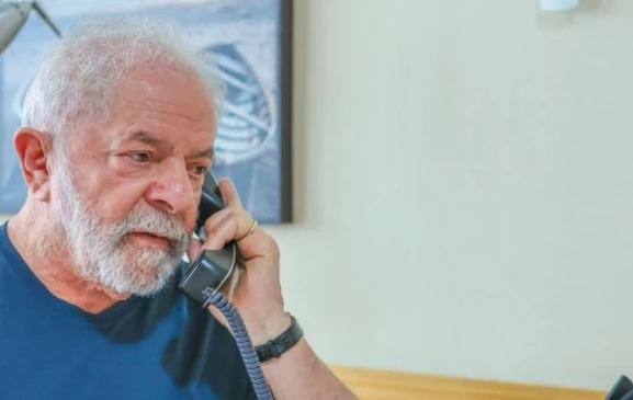 O presidente da República, Luiz Inácio Lula Silva (PT), em conversa ao telefone