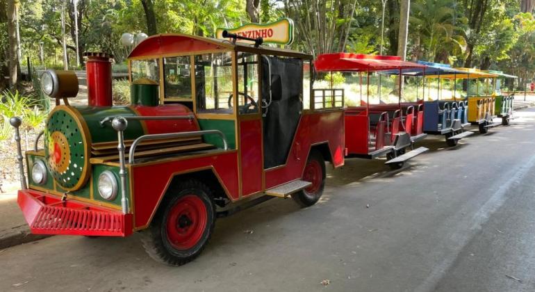 Trenzinho realiza viagens no Parque Municipal de BH desde 1966
