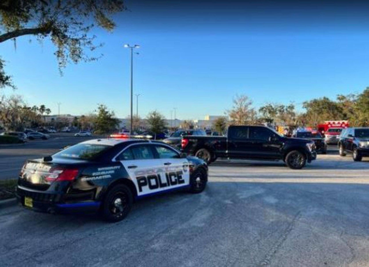 Carro de polícia no local do tiroteio em Ocala, na Flórida
