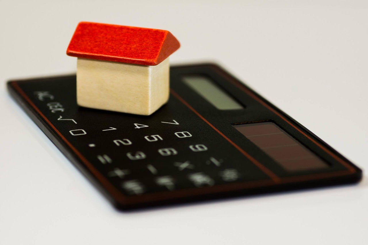 Financiamento imobiliário tem taxas mais baixas que outros tipos de crédito, mas ainda assim quebra de contrato tem sido comum com alta dos juros