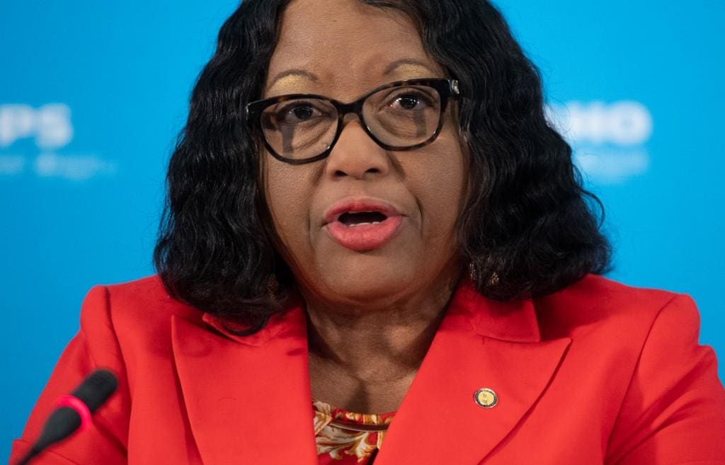 Carissa Etienne, diretora da Opas, alerta para relaxamento das regras de isolamento social
