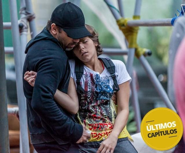 Lobão (Marcelo Faria) e Karina (Isabella Santoni) em cena de 'Malhação Sonhos'