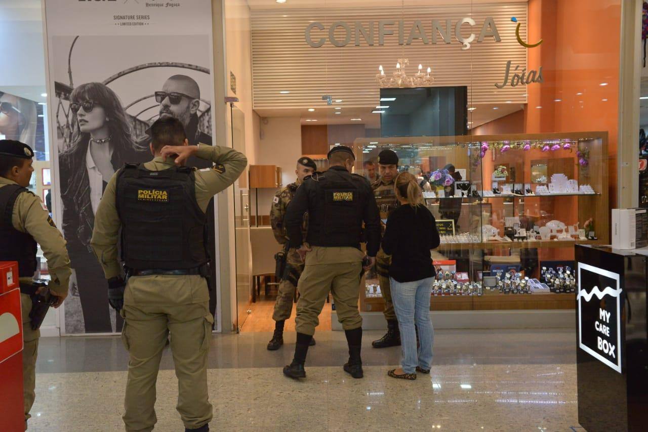 Joalheria foi assaltada