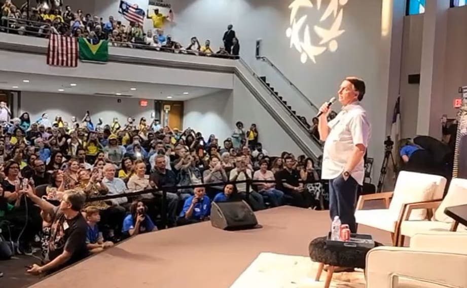 Bolsonaro em discurso em igreja na Flórida (EUA), quando estava em autoexílio