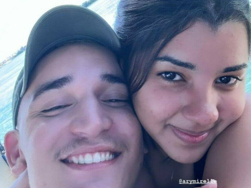 Noiva de João Gomes relata dores e pós-parto complicado: “Não consigo andar direito”