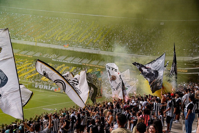 Torcida alvinegra promete lotar Arena MRV contra o Bahia pelo Brasileirão