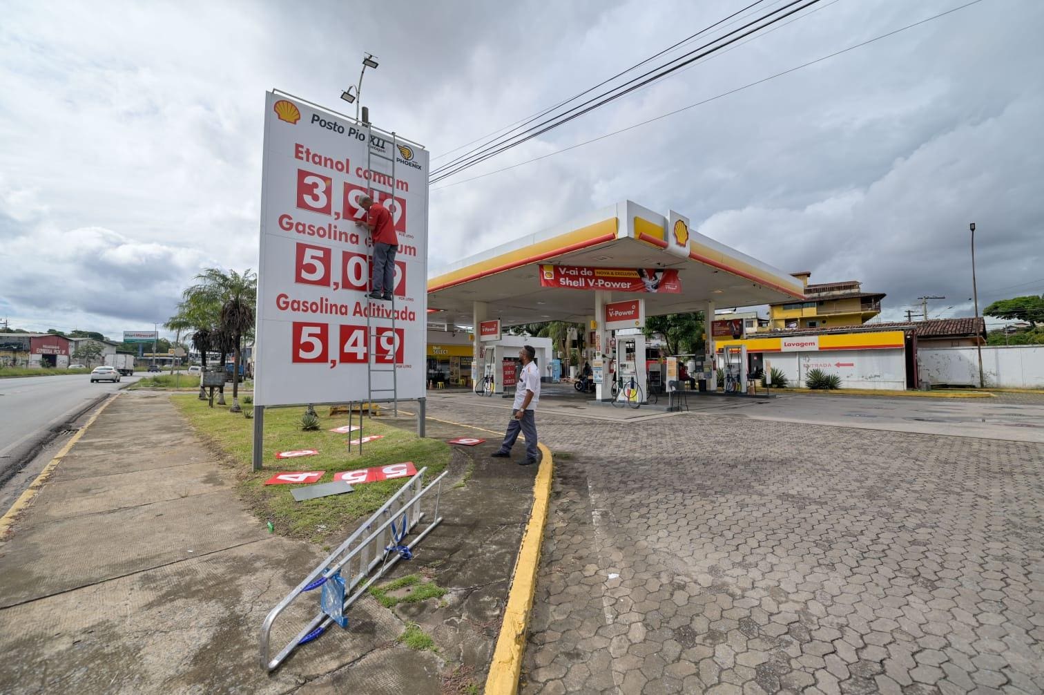 Postos que aumentaram o preço da gasolina em MG voltam a cobrar o valor antigo