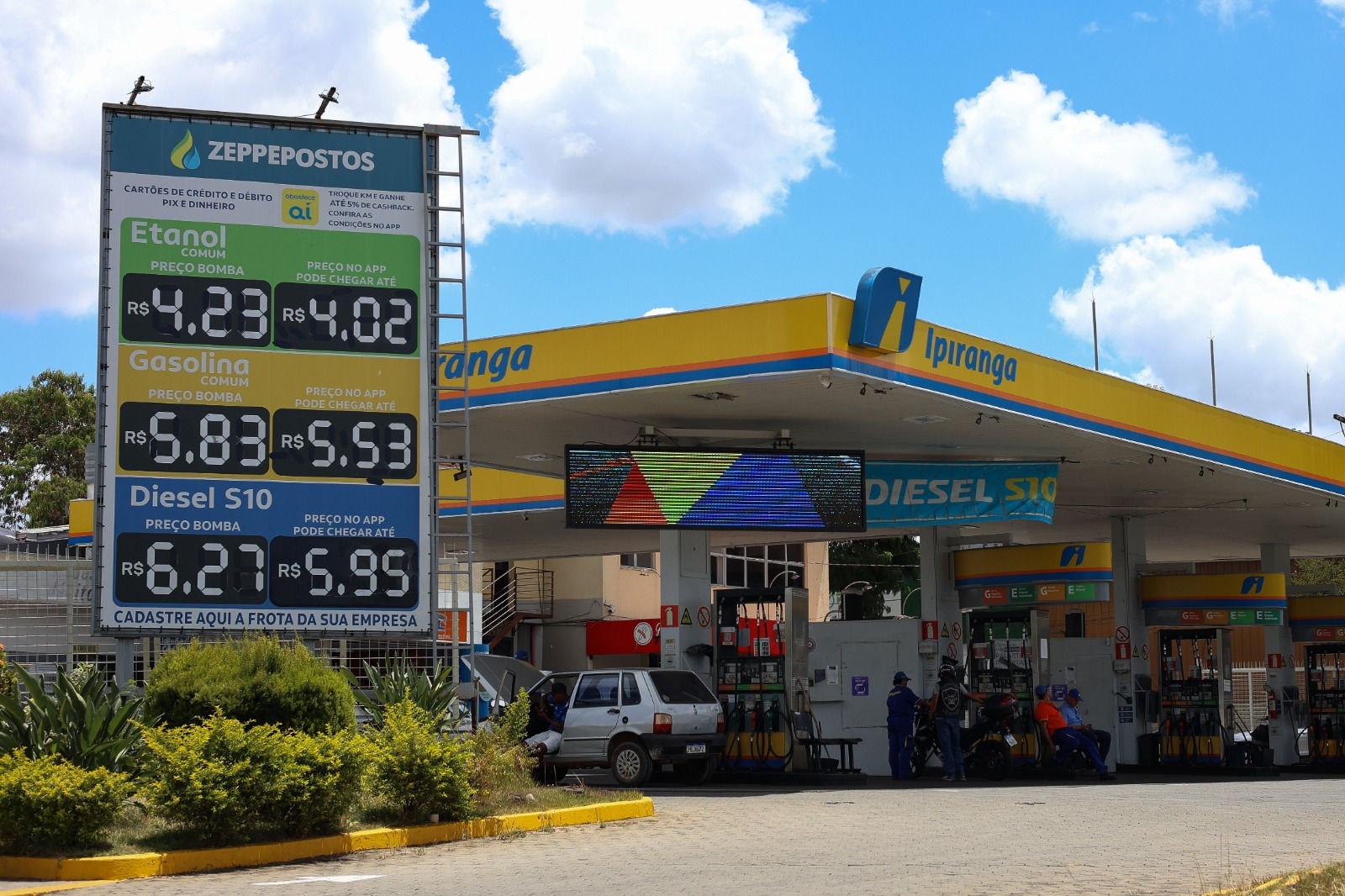 Posto de combustíveis na avenida Tereza Cristina, bairro Padre Eustáquio