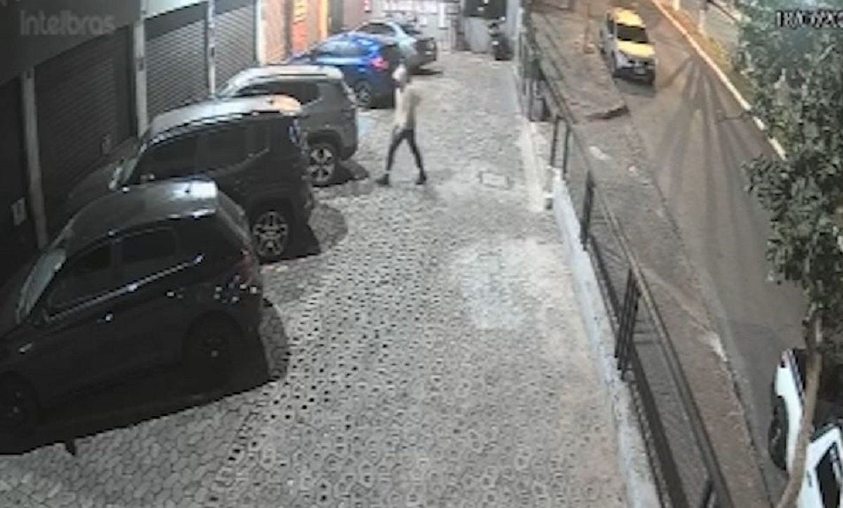 Suspeito tenta arrombar carro no bairro Estoril