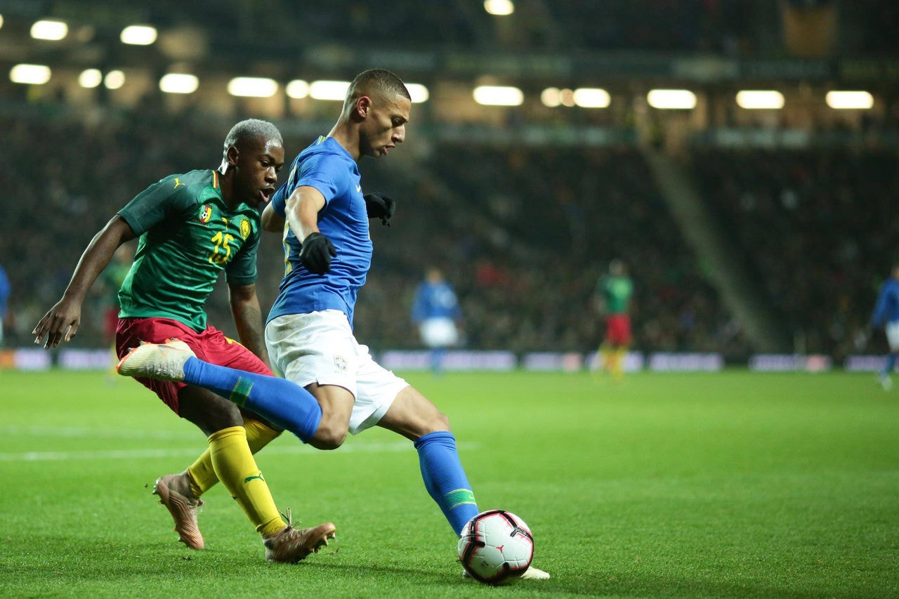 Richarlison salvou a seleção brasileira no último amistoso de 2018, ao marcar o gol da vitória por 1 a 0 sobre Camarões