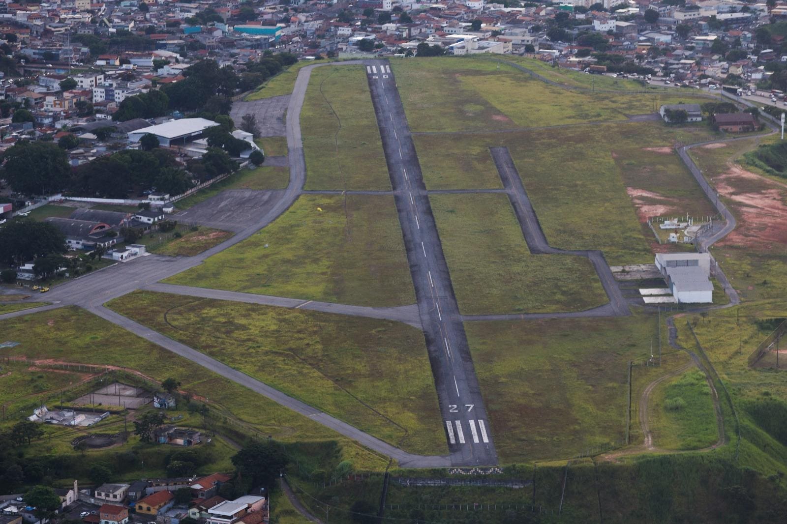 O aeroporto foi desativado no dia 1º de abril