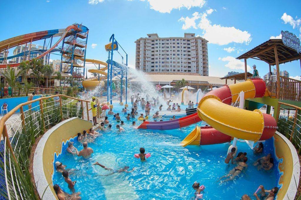 Parque aquático é uma das atrações em Caldas Novas (GO)