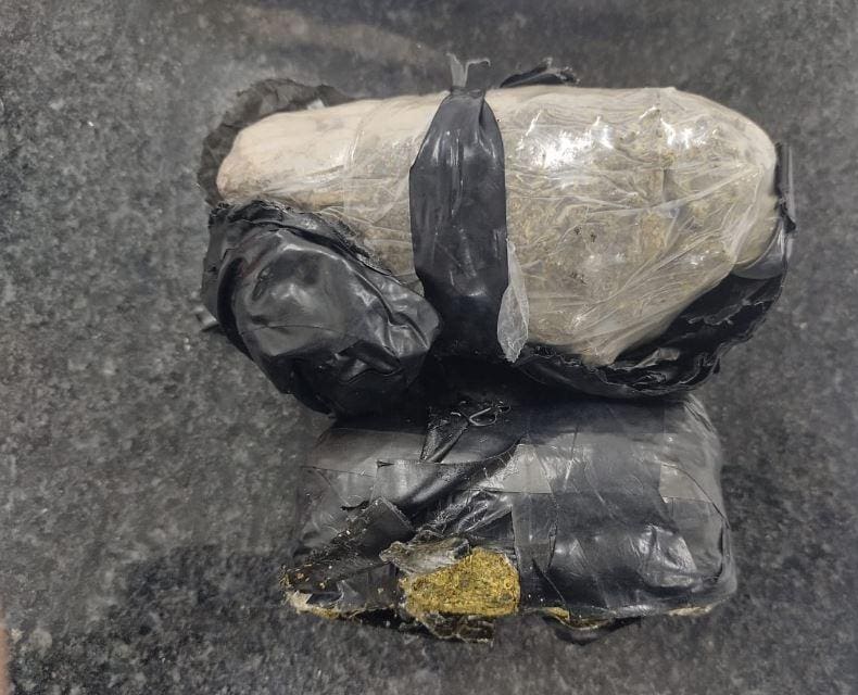 Cerca de 200 gramas de maconha estavam nas partes íntimas da mulher