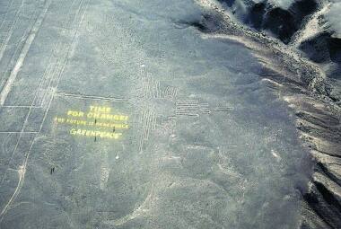 Mensagem. Greenpeace escreveu “Hora de mudar: o futuro é renovável” próximo a uma imagem de Nazca, no Peru