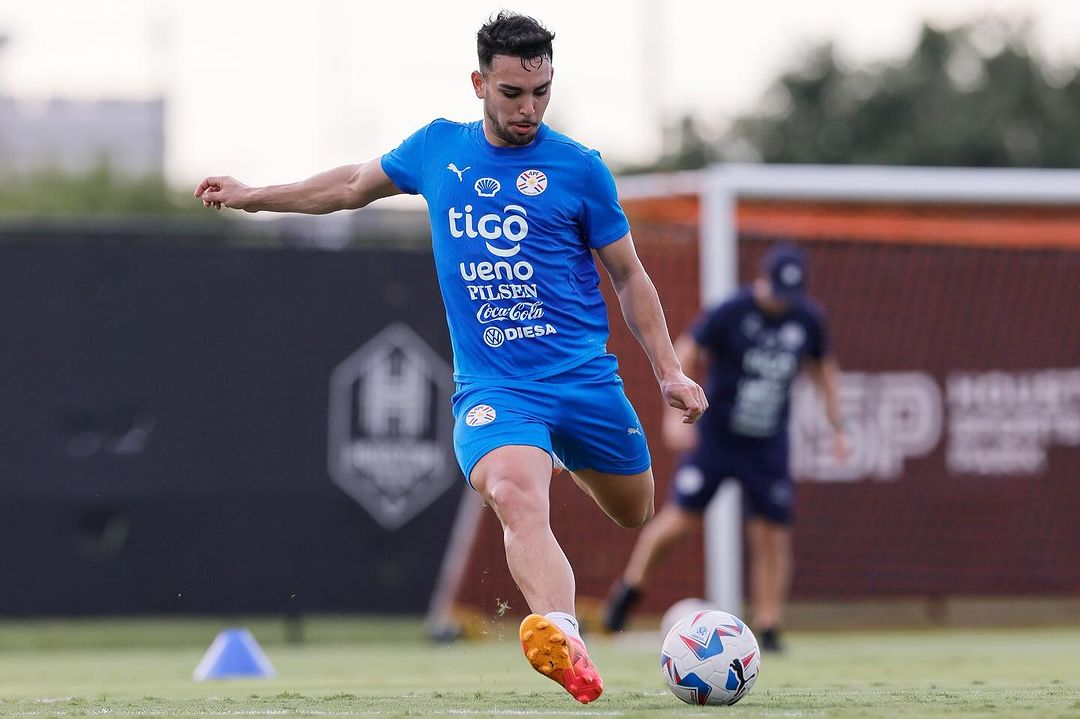 Peralta está a serviço da seleção paraguaia