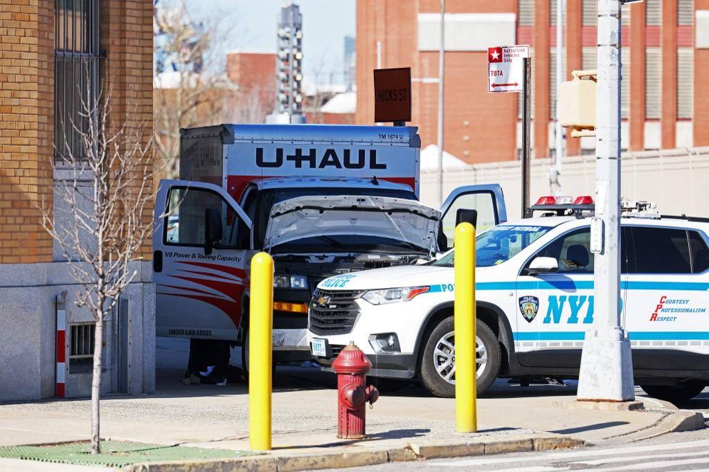 Caminhão atropela pessoas em Nova York