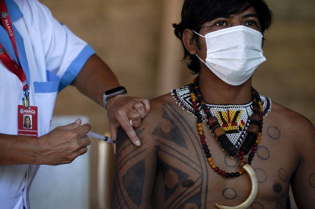Indígena é vacinado em Maricá no Rio de Janeiro