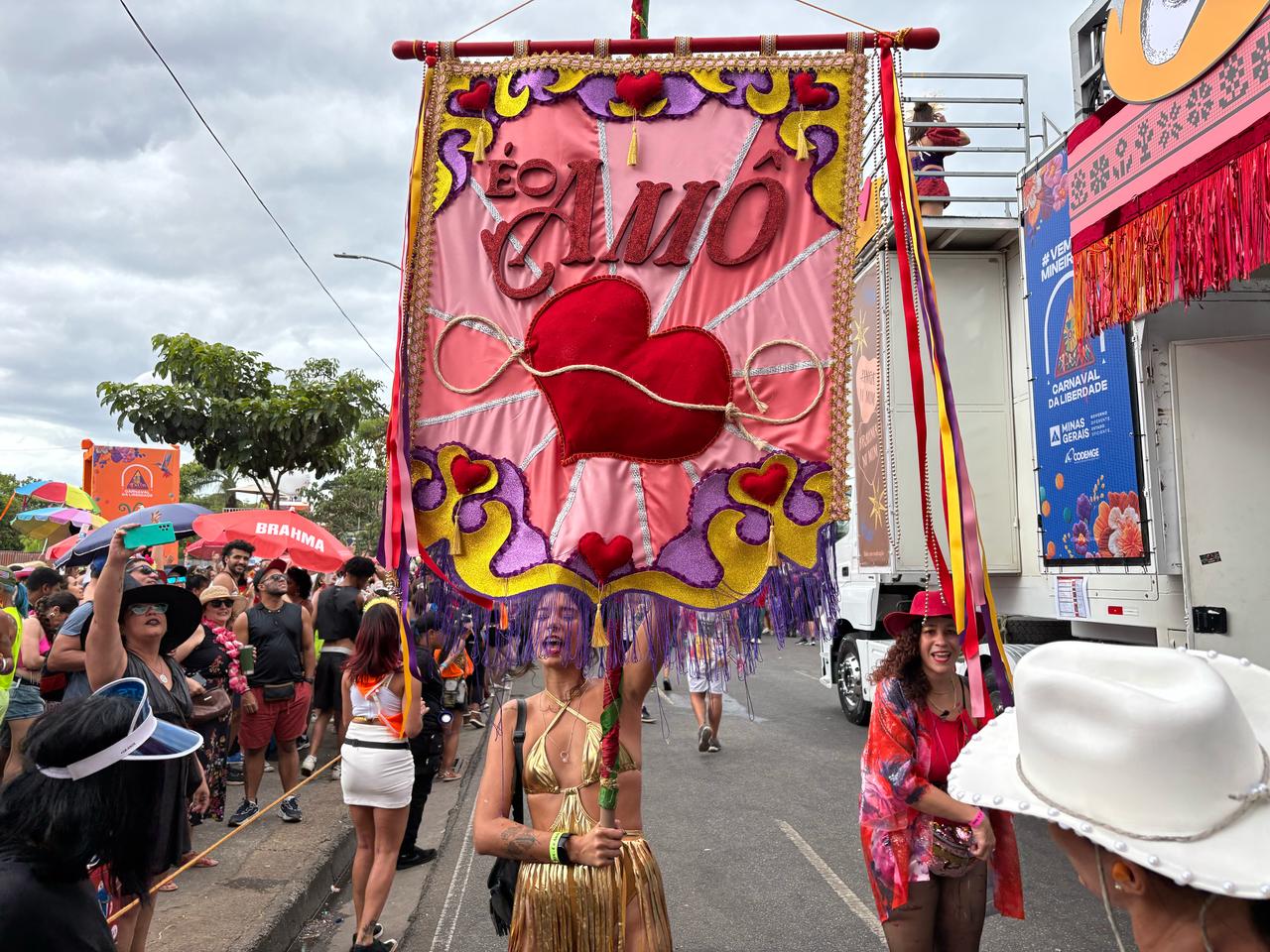 O cortejo se iniciou às 15h, na avenida dos Andradas, no Pompeia, zona Leste de Belo Horizonte
