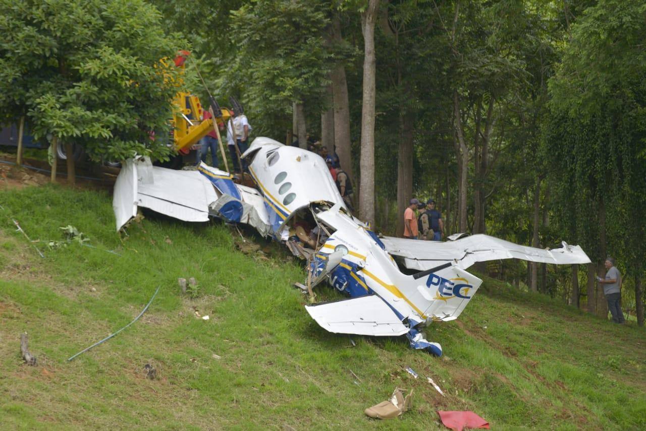 Avião da Marília Mendonça sendo removido