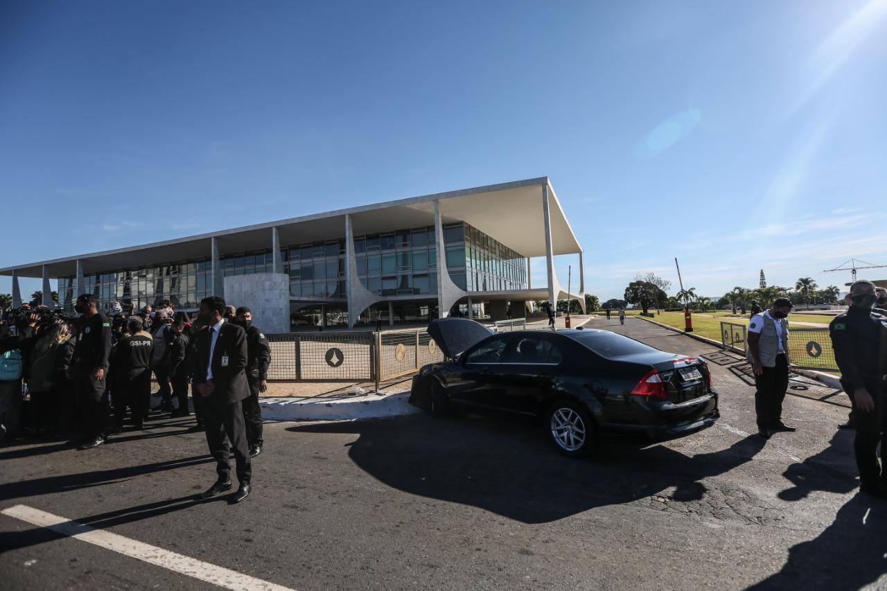 Um veículo do comboio presidencial se envolveu em um acidente em frente ao Palácio do Planalto, em Brasília, na manhã desta quarta-feira, 1º