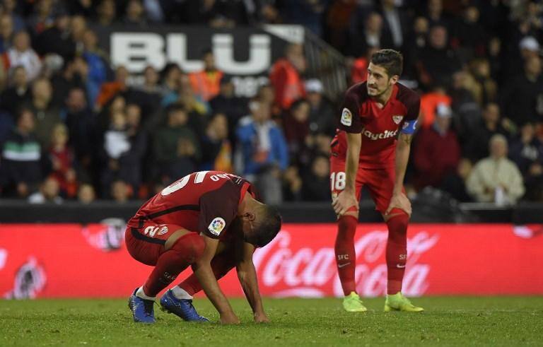 Sevilla empata com o Valencia no fim e dá fôlego ao Barça na liderança