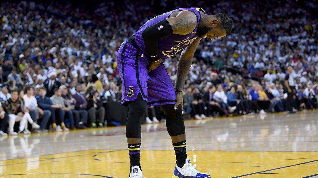 LeBron James acusa lesão na virilha em vitória do Lakers sobre o Warriors