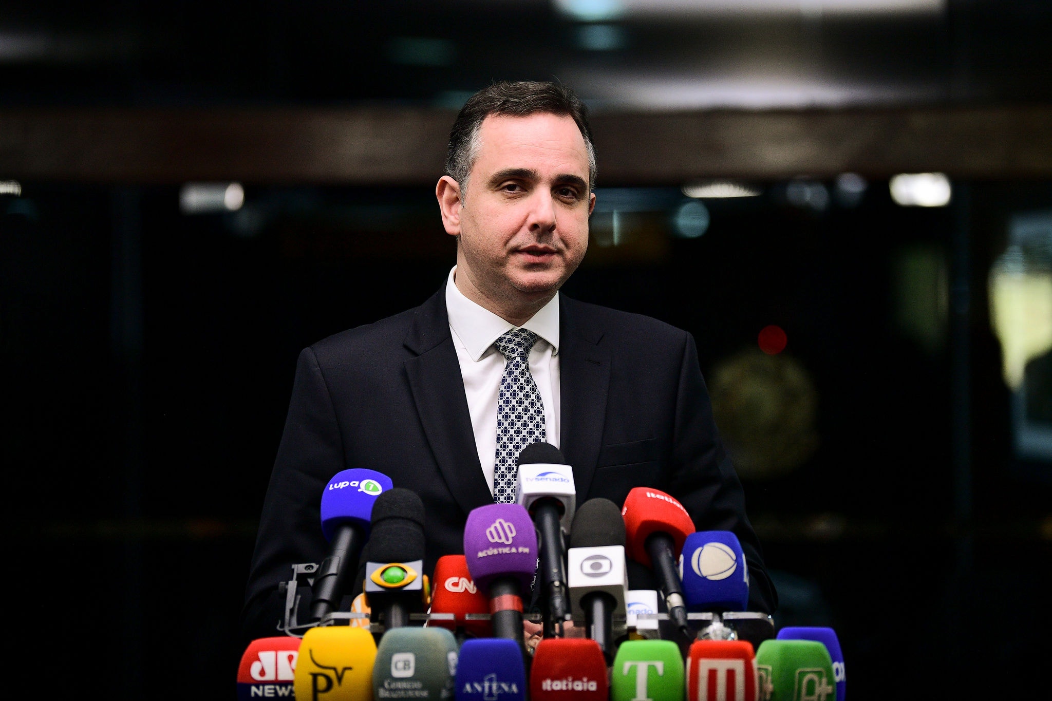 Presidente do Senado Federal, senador Rodrigo Pacheco (PSD-MG), concede entrevista coletiva à imprensa, e fala sobre a dívida dos estados com a União. Pacheco destaca que o Legislativo e o Executivo estão próximos de uma solução. O presidente do Senado fala ainda sobre as alternativas para resolver a desoneração da folha de pagamentos dos 17 setores da economia e dos municípios. Foto: Pedro França/Agência Senado