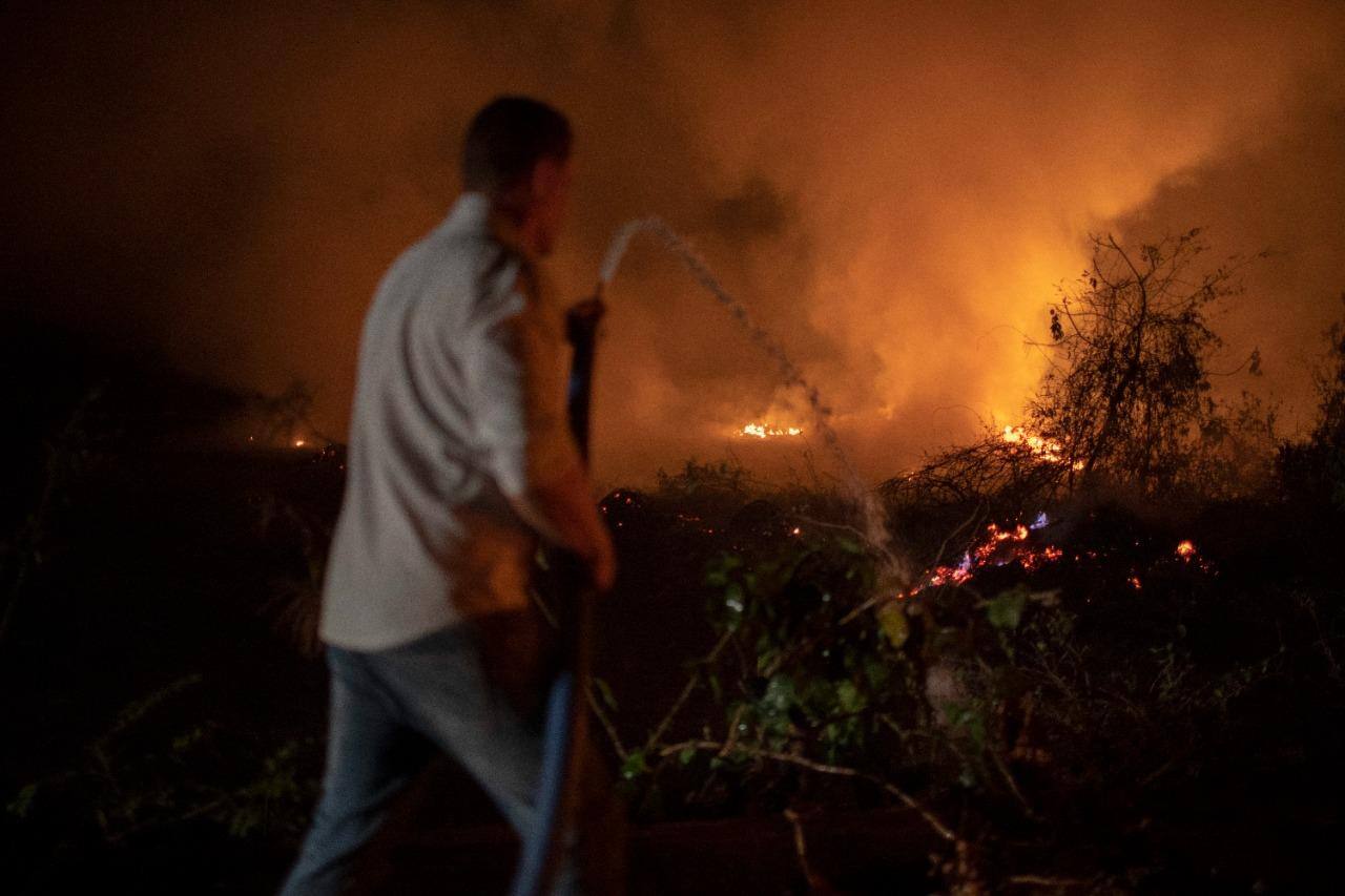 Luta para conter chamas no Pantanal é diária