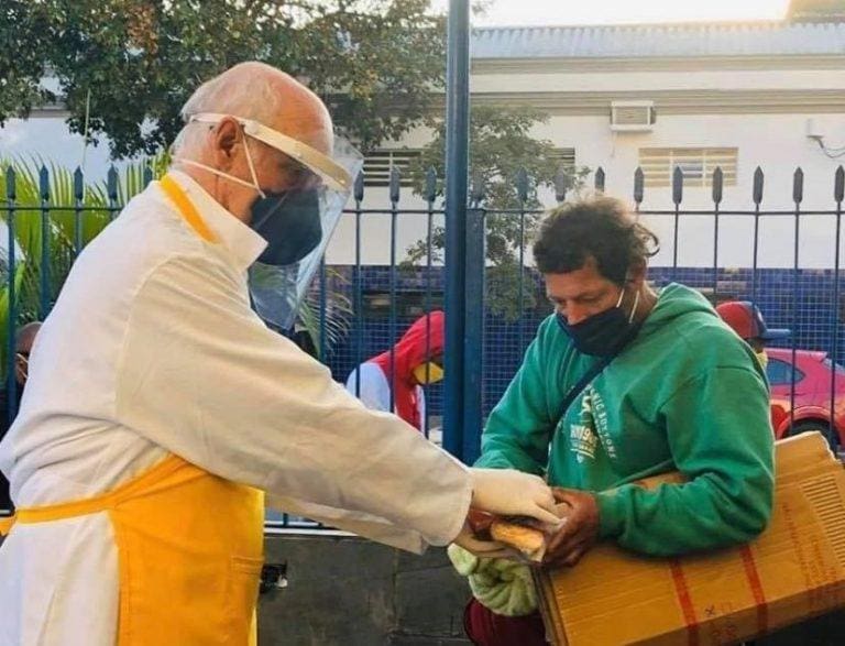 O padre Júlio Lancellotti  se tornou nacionalmente conhecido pelo trabalho social desenvolvido por meio da Pastoral do Povo da Rua, um organismo da Conferência Nacional dos Bispos do Brasil (CNBB)