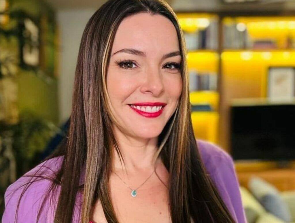 A atriz Regiane Alves 
