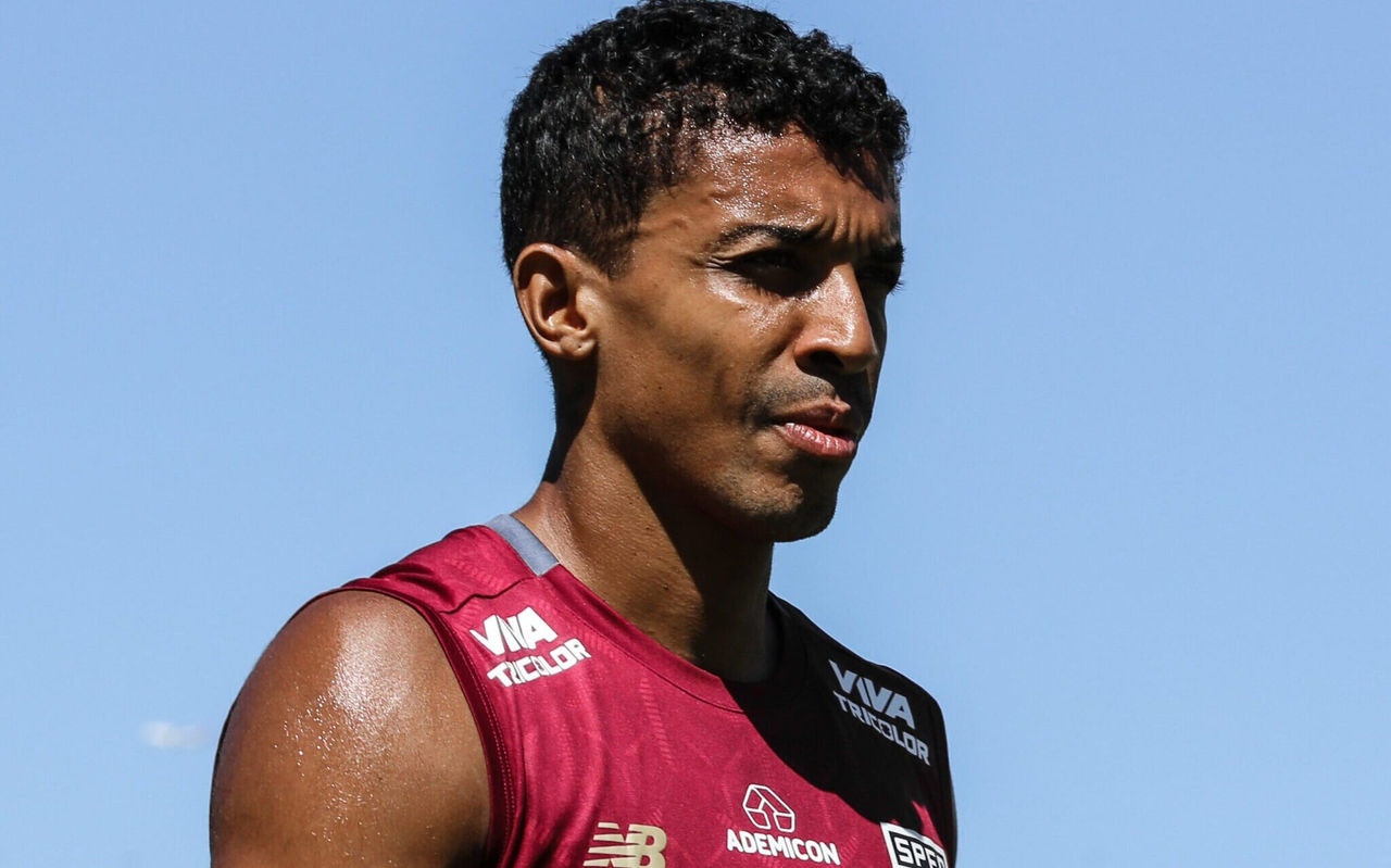 Luiz Gustavo chegou a ficar internado após o diagnóstico (Foto: Erico Leonan / São Paulo FC)